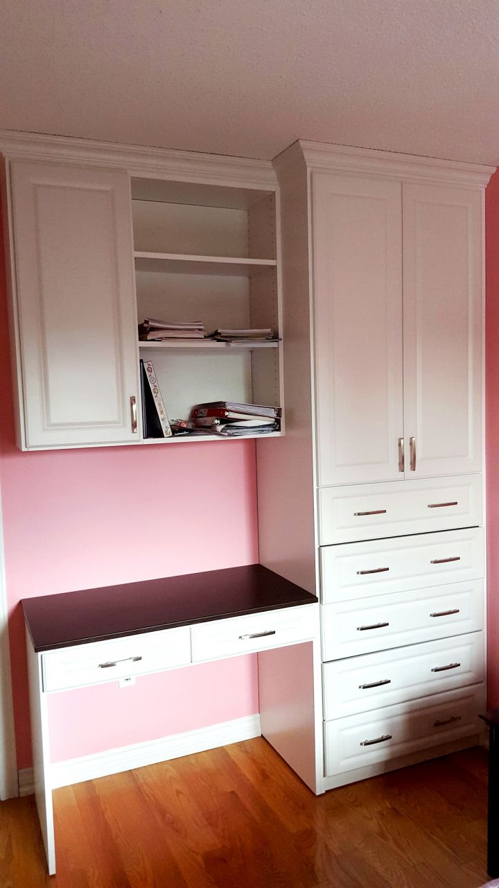 Girl's Bedroom - Desk with Storage